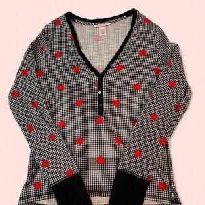 Victoria’s Secret Black & White Long Sleeve Pajama Top  Red Hearts size small